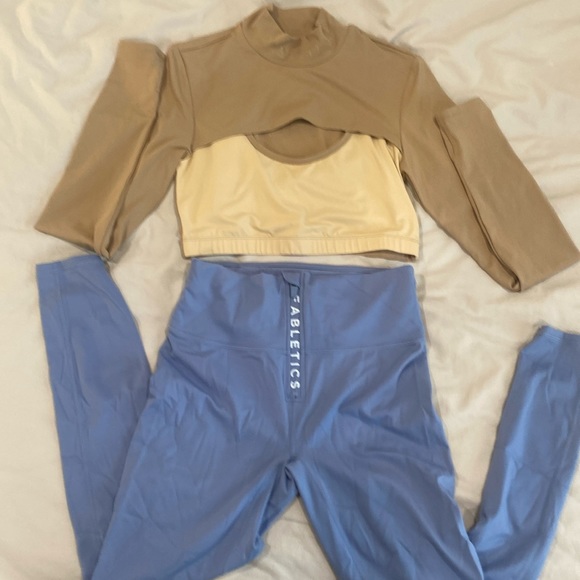 Fabletics set. Motion 365 Zipper Legging & Alyssa Long Sleeve Top - Picture 3 of 11